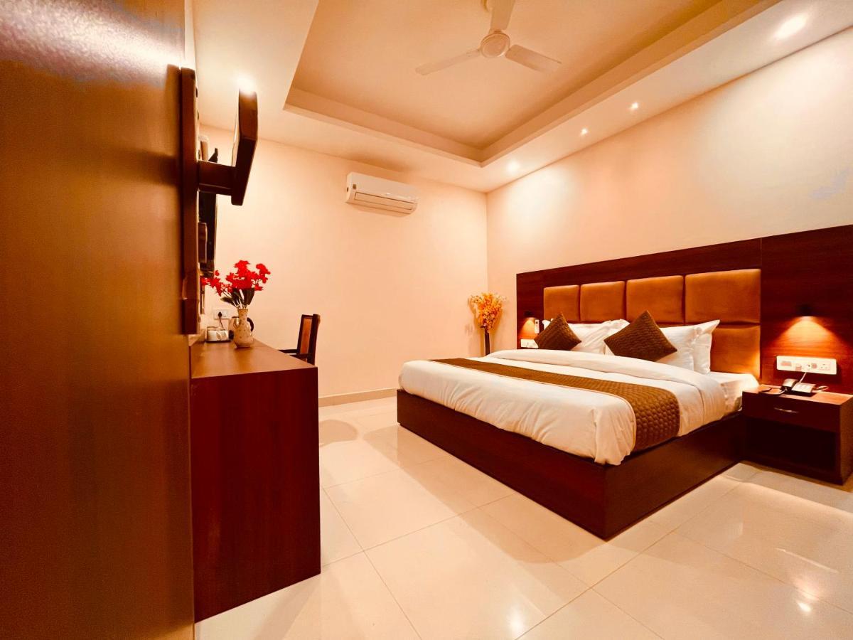 Sitara Hotel, Haridwar Ngoại thất bức ảnh